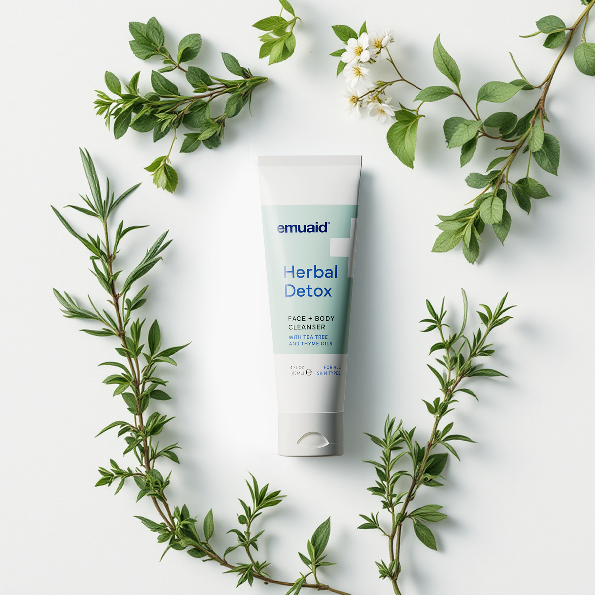 Tubo di emuaid Detox Face Body Cleanser circondato da foglie verdi su uno sfondo bianco