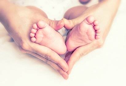 A pair of babies feet